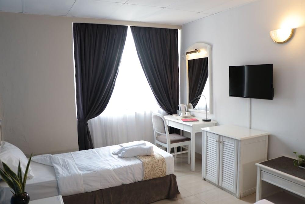 เลอแกลอรี สวีทส์ โฮเต็ล Hotel บันดาร์เสรีเบกาวัน ภายนอก รูปภาพ