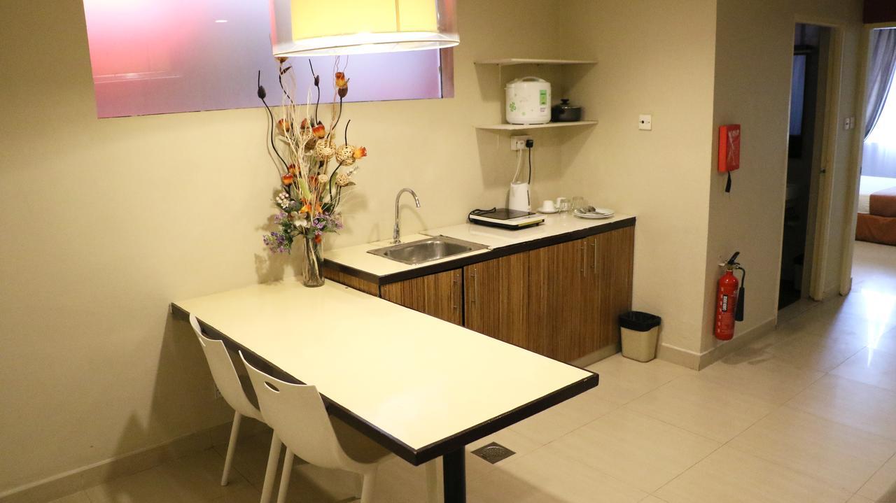 เลอแกลอรี สวีทส์ โฮเต็ล Hotel บันดาร์เสรีเบกาวัน ภายนอก รูปภาพ