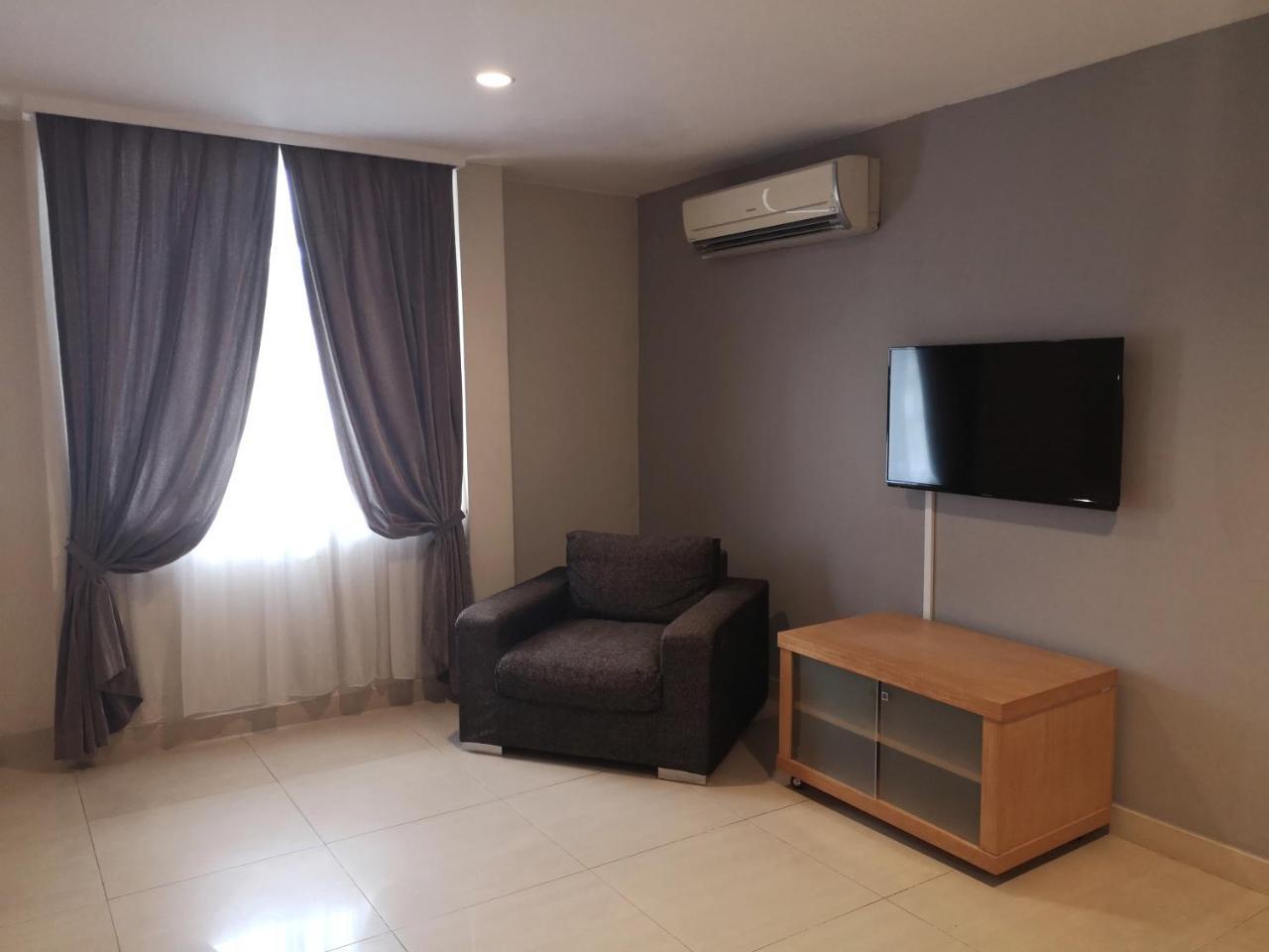 เลอแกลอรี สวีทส์ โฮเต็ล Hotel บันดาร์เสรีเบกาวัน ภายนอก รูปภาพ