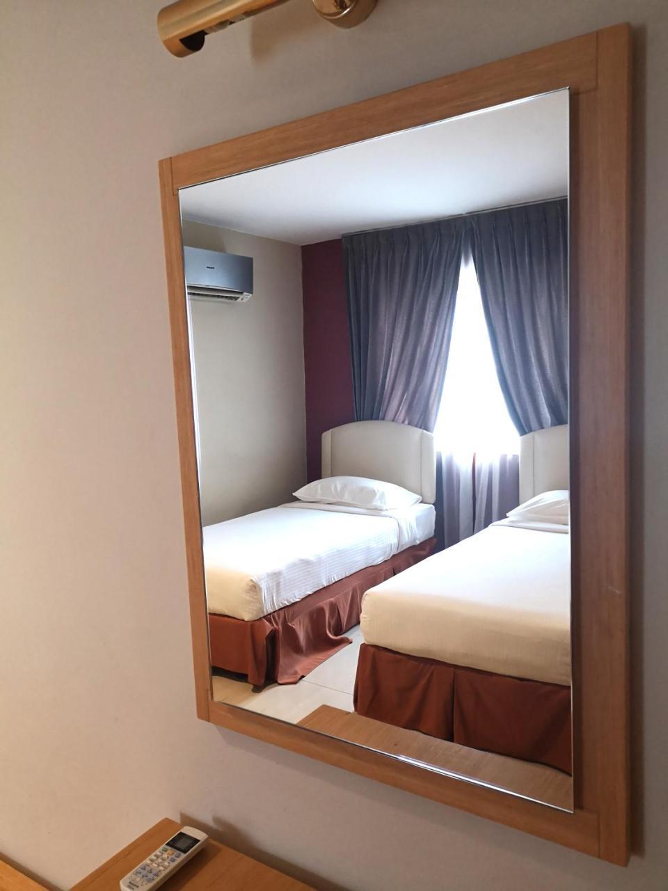เลอแกลอรี สวีทส์ โฮเต็ล Hotel บันดาร์เสรีเบกาวัน ภายนอก รูปภาพ