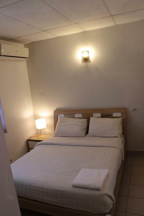 เลอแกลอรี สวีทส์ โฮเต็ล Hotel บันดาร์เสรีเบกาวัน ภายนอก รูปภาพ