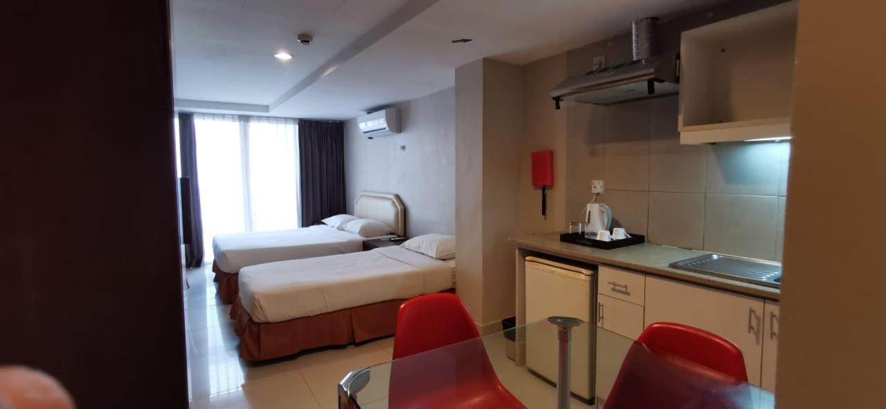 เลอแกลอรี สวีทส์ โฮเต็ล Hotel บันดาร์เสรีเบกาวัน ภายนอก รูปภาพ