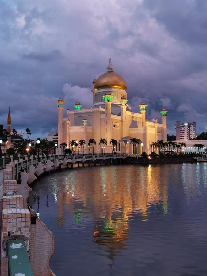 เลอแกลอรี สวีทส์ โฮเต็ล Hotel บันดาร์เสรีเบกาวัน ภายนอก รูปภาพ