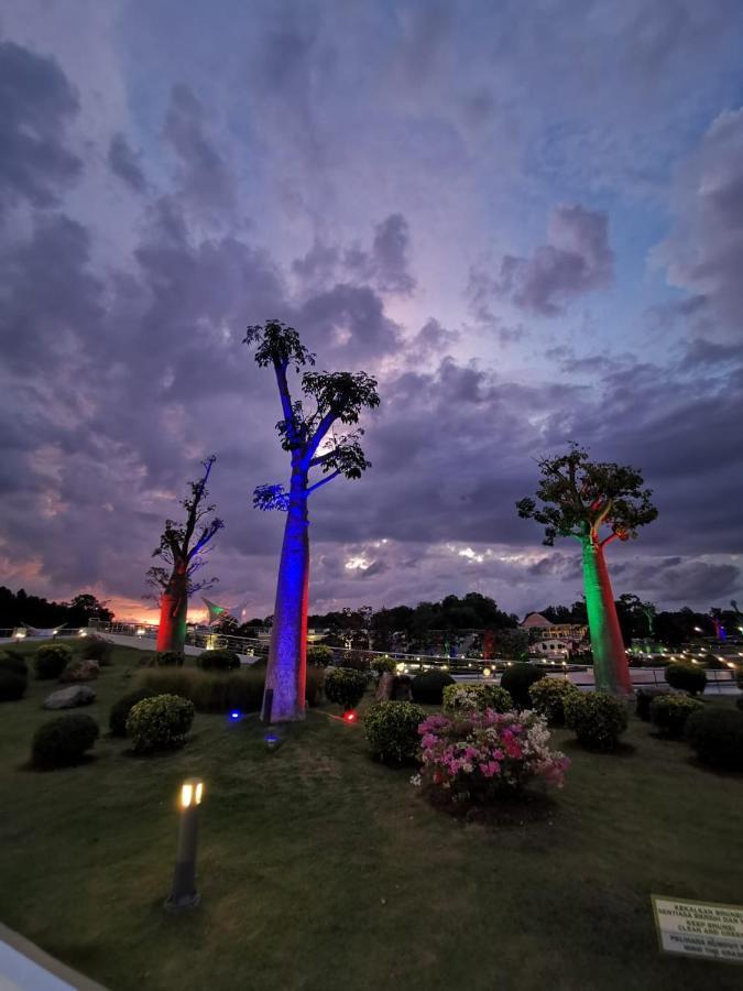 เลอแกลอรี สวีทส์ โฮเต็ล Hotel บันดาร์เสรีเบกาวัน ภายนอก รูปภาพ