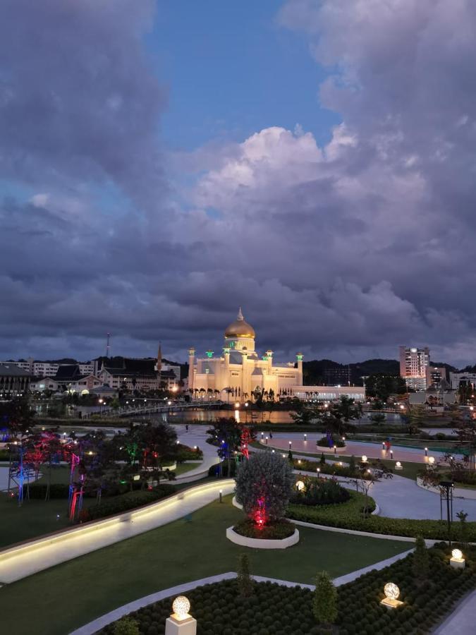 เลอแกลอรี สวีทส์ โฮเต็ล Hotel บันดาร์เสรีเบกาวัน ภายนอก รูปภาพ